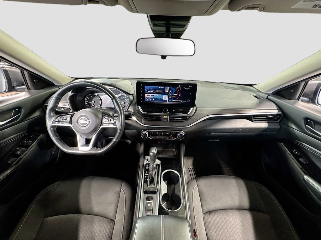 Used 2023 Nissan Altima 2.5 SV w/ SV Premium Package image 16
