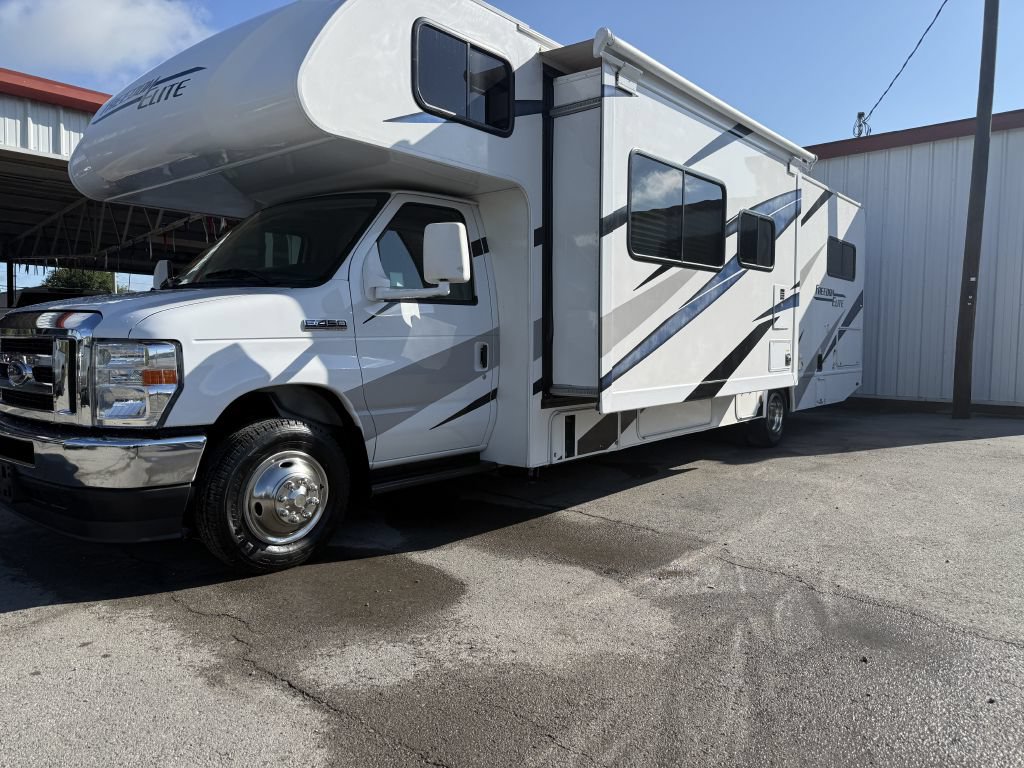 Used 2022 Ford E-450 and Econoline 450 Super Duty w/ Motorhome Prep Package RWD image 4