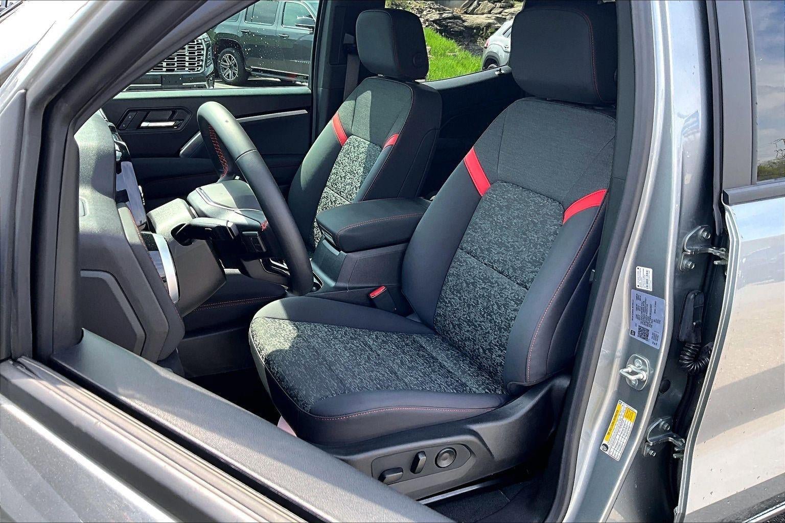 Used 2025 Chevrolet Colorado Z71 image 22