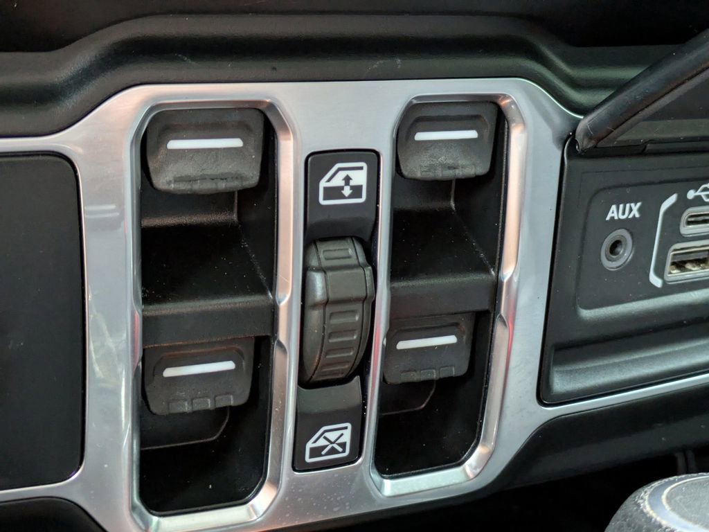 Used 2023 Jeep Wrangler Unlimited w/ Cold Weather Group AWD/4WD image 24