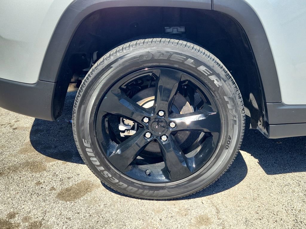 Used 2023 Jeep Grand Cherokee Altitude image 5