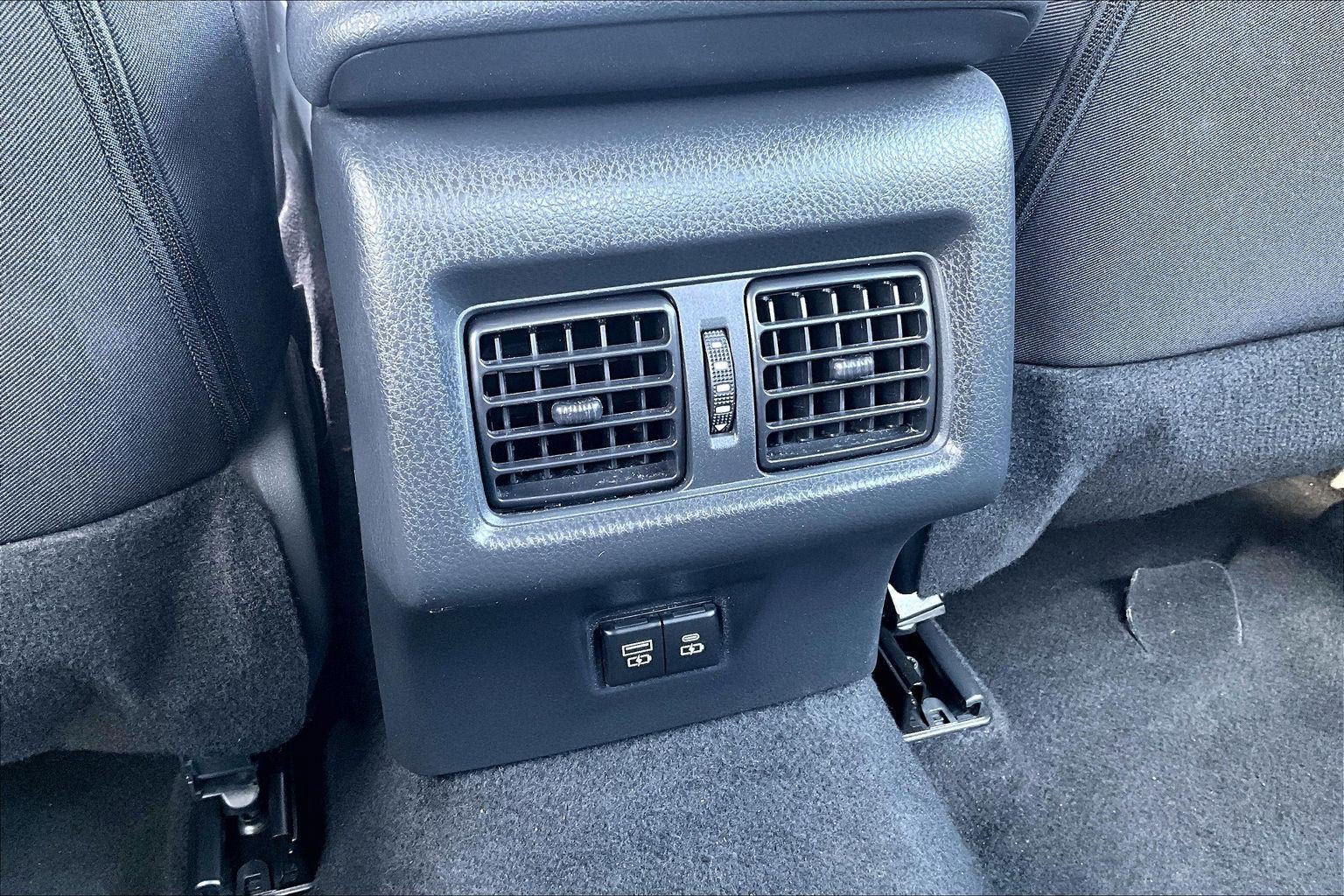 Used 2025 Toyota Camry LE FWD image 32