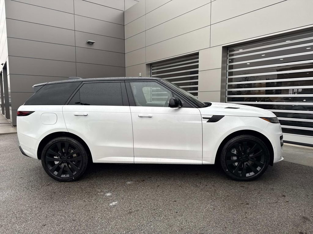 New 2026 Land Rover Range Rover Sport Dynamic SE image 8