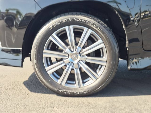 Used 2017 Lexus LX 570 4WD w/ Luxury Package image 9