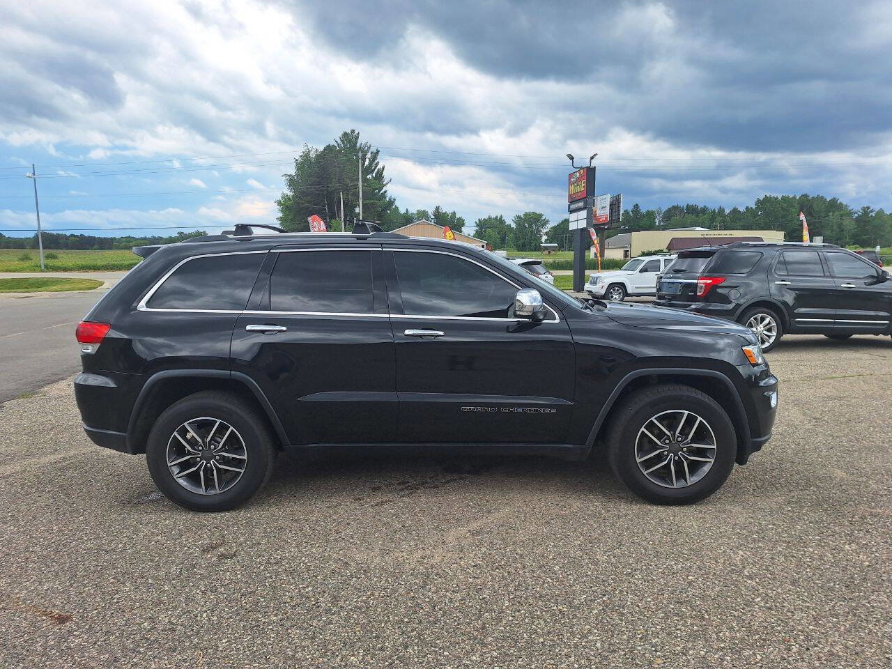 Used 2019 Jeep Grand Cherokee Limited w/ Trailer Tow Group IV image 3