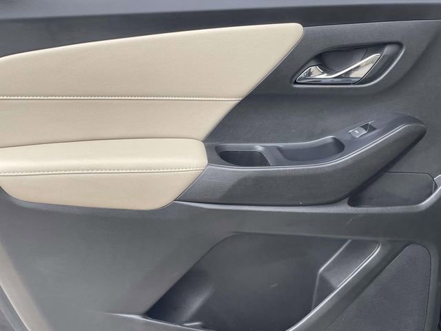 Used 2023 Chevrolet Traverse LS w/ Safety Package image 9