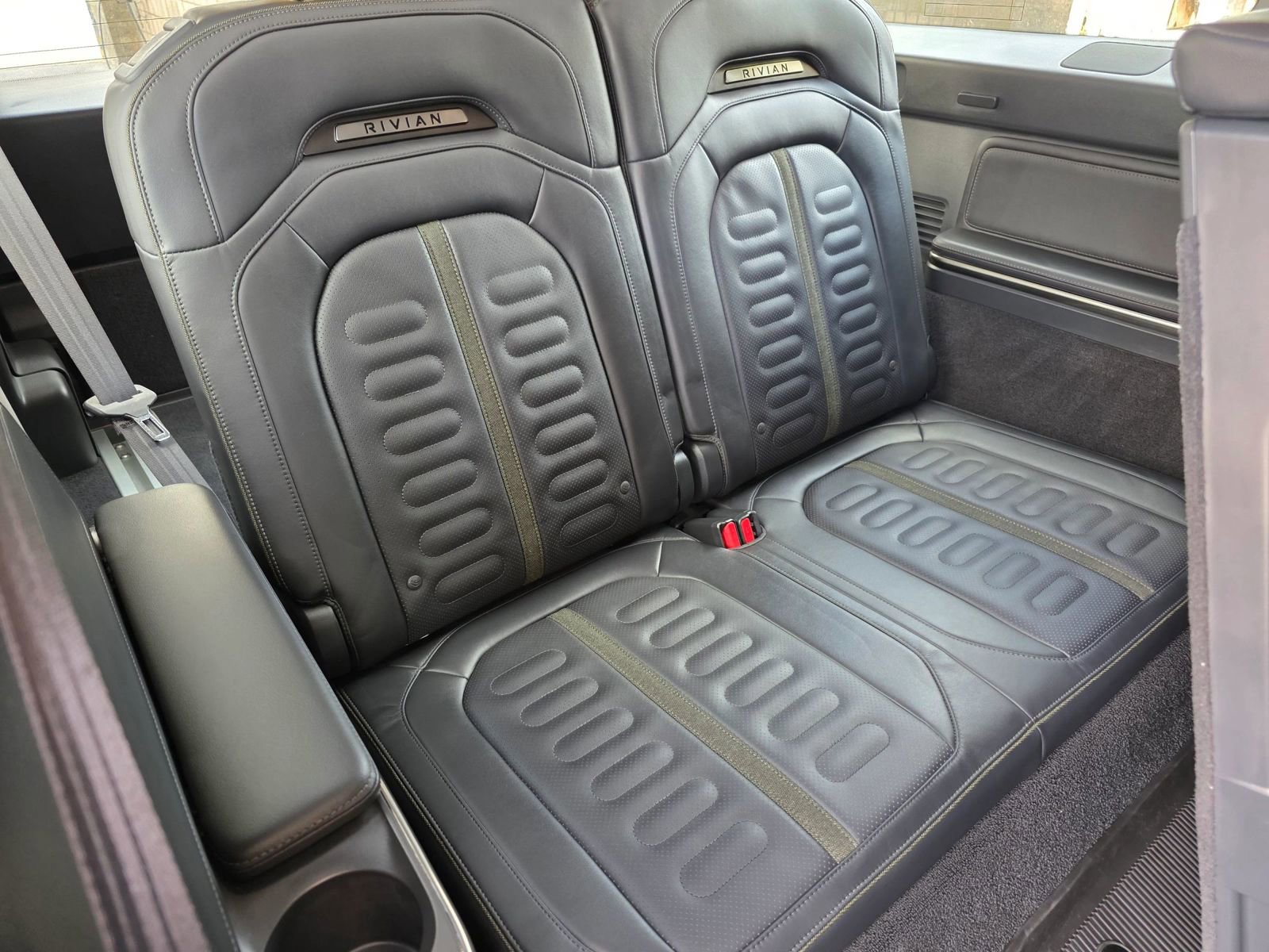 Used 2022 Rivian R1S Launch Edition image 36