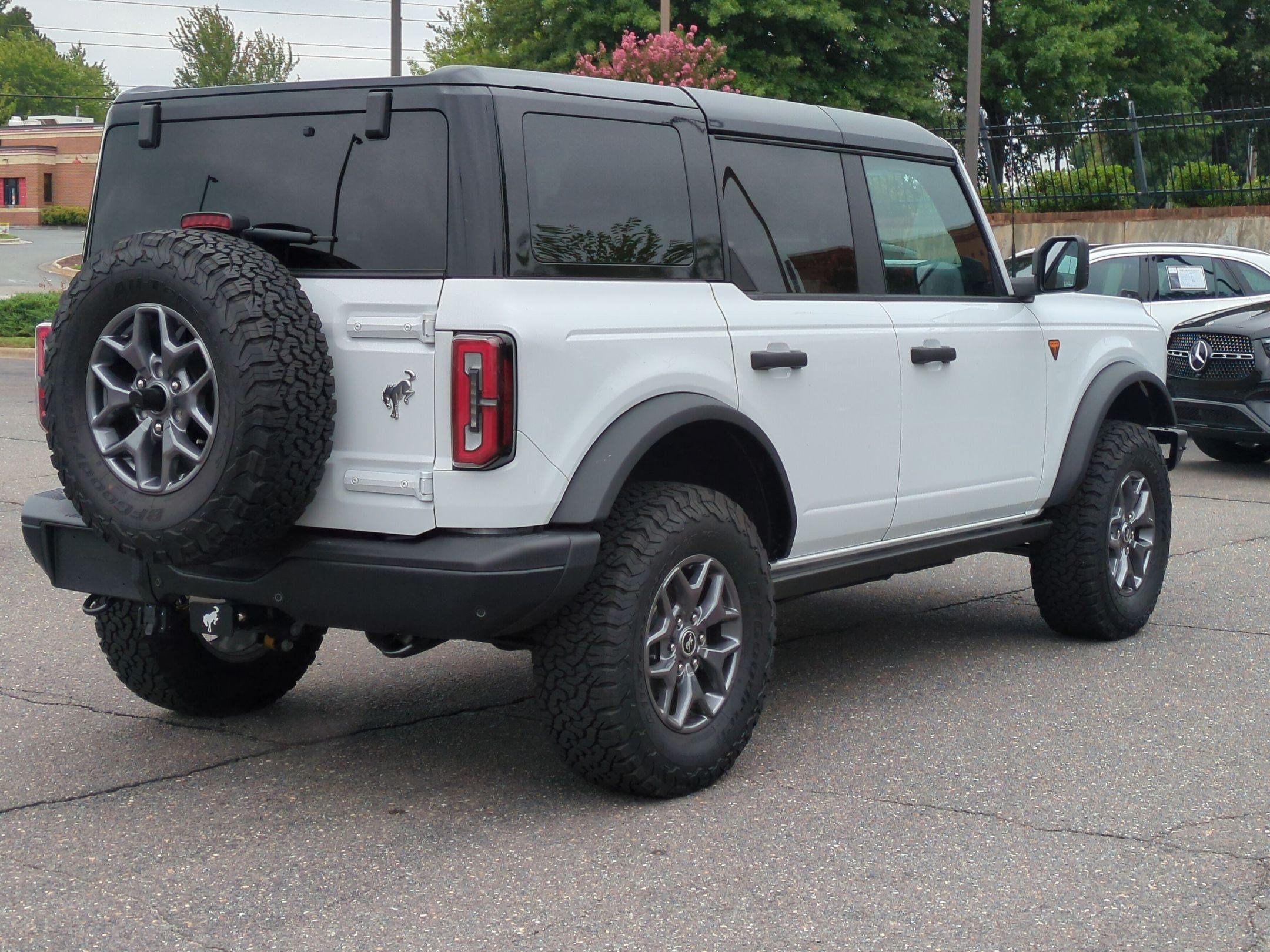 Used 2025 Ford Bronco Badlands AWD/4WD image 3