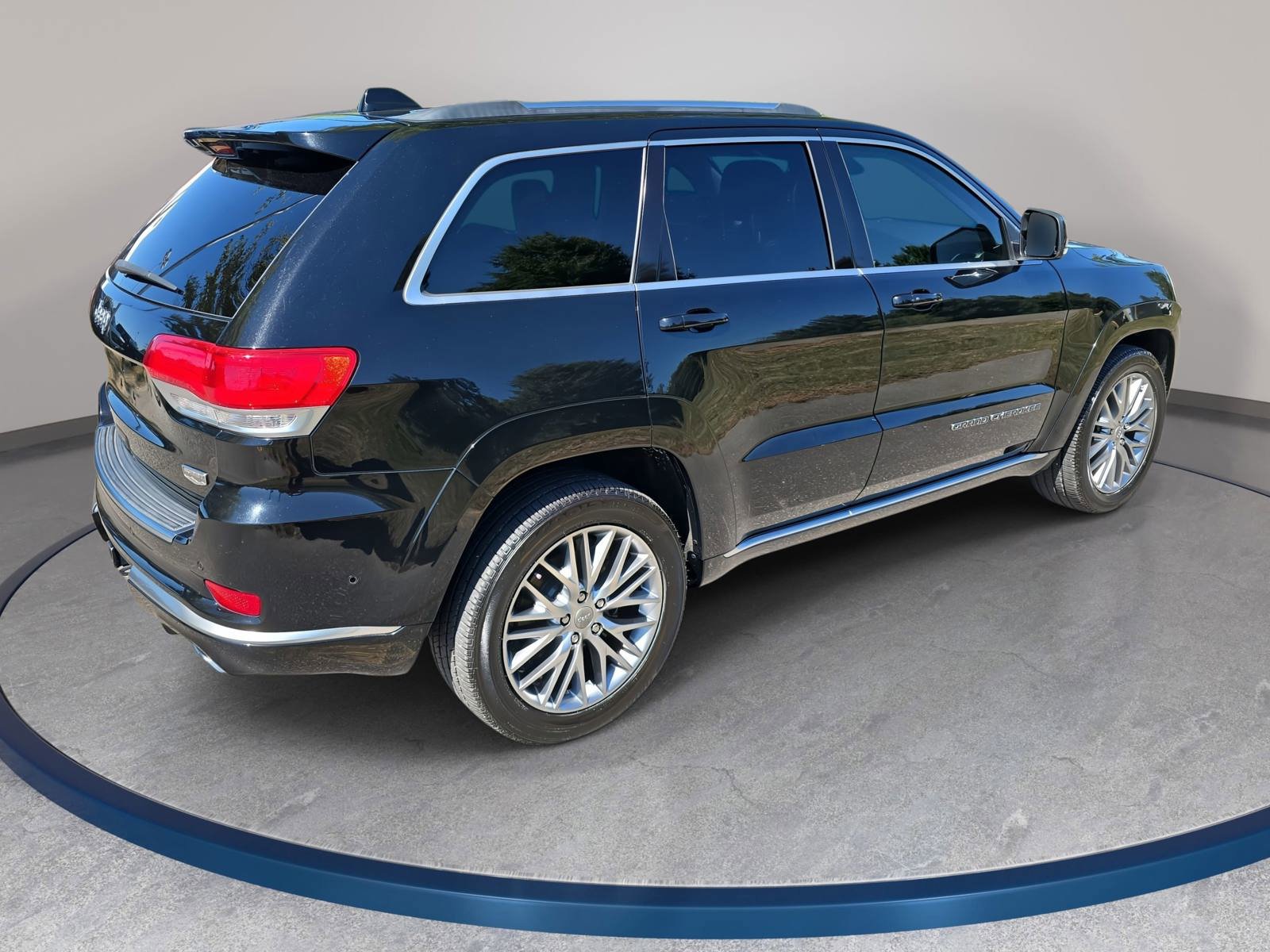 Used 2017 Jeep Grand Cherokee Summit w/ Platinum Series Group AWD/4WD image 5