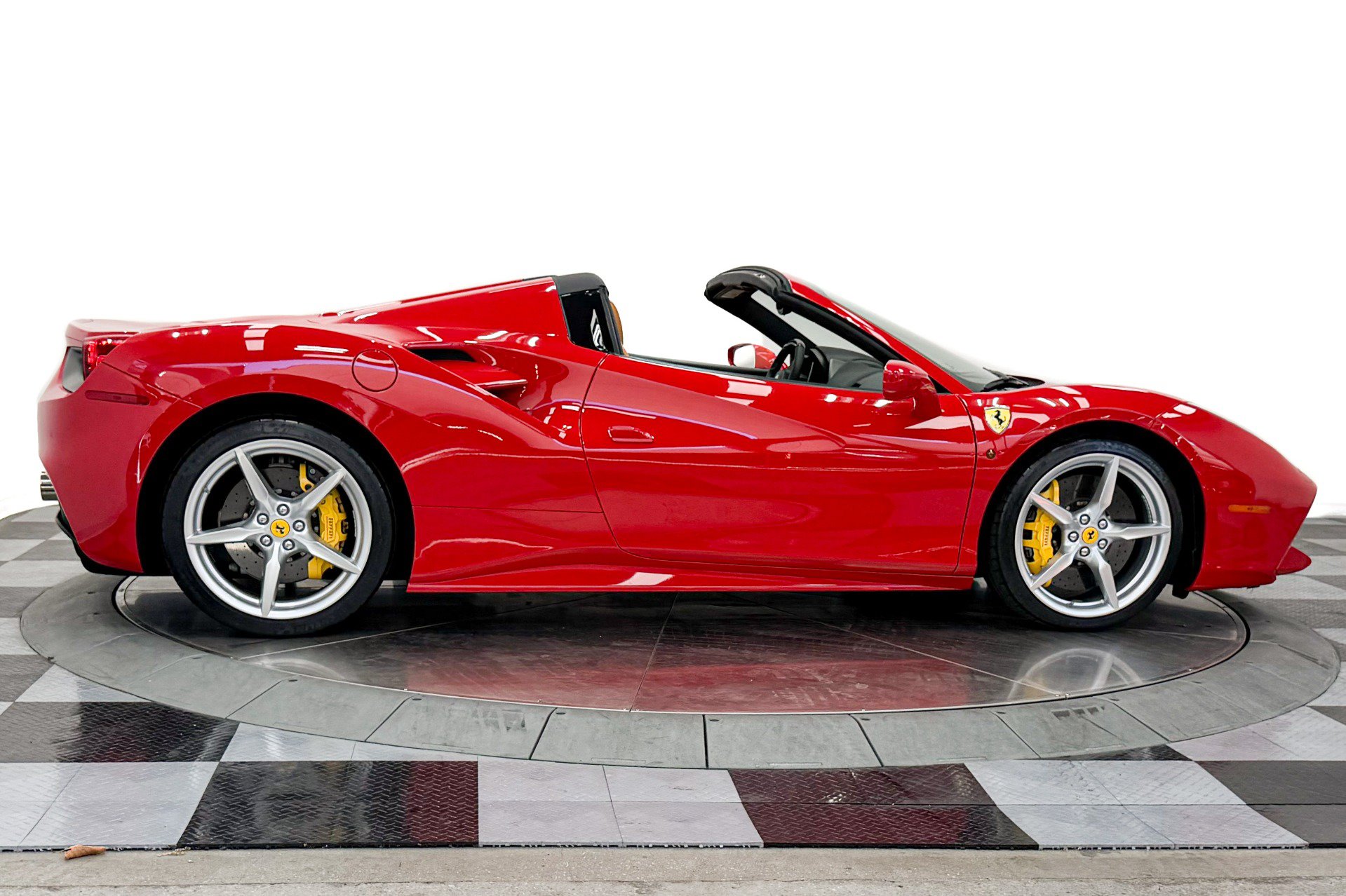 Used 2018 Ferrari 488 Spider RWD image 39