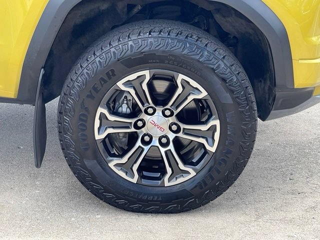 Used 2023 GMC Canyon AT4 w/ Technology Package AWD/4WD image 9