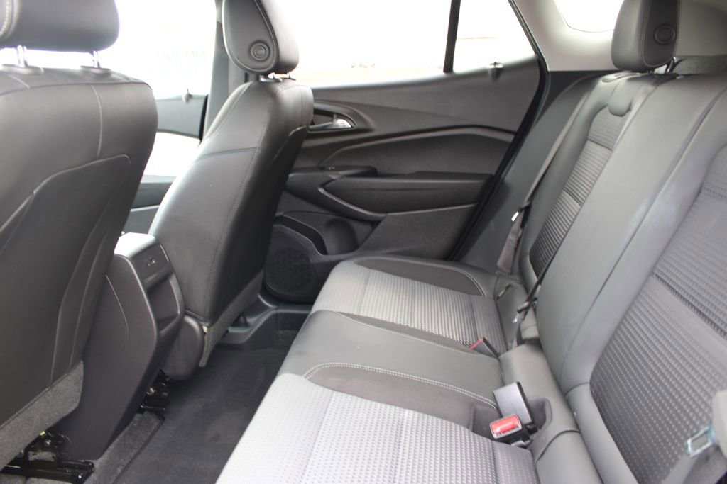 Used 2025 Chevrolet Trax LT image 21