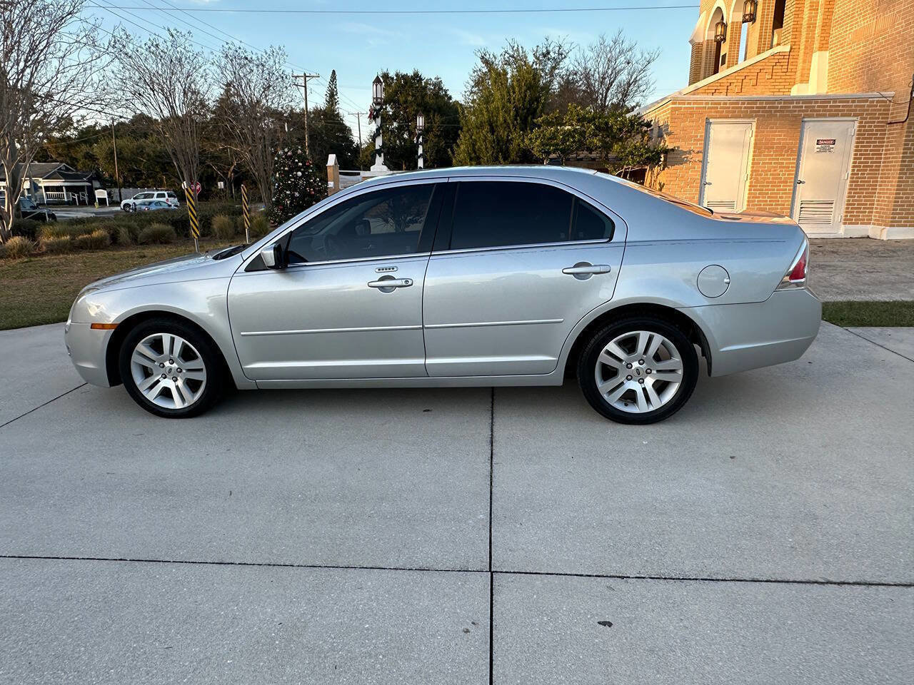 Used 2009 Ford Fusion SEL FWD image 9