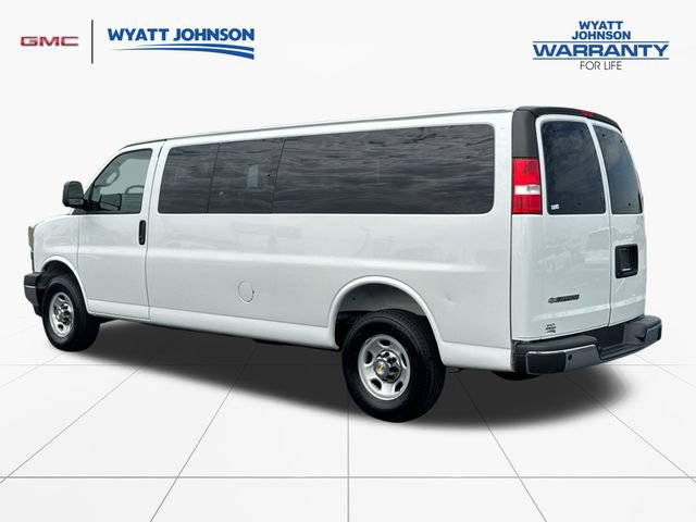 Used 2025 Chevrolet Express 3500 LT w/ LT Preferred Equipment Group RWD image 3