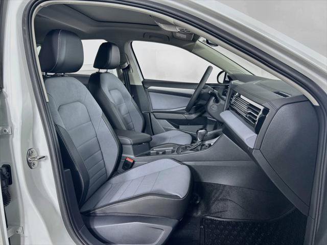 New 2027 Volkswagen Jetta SE FWD image 27
