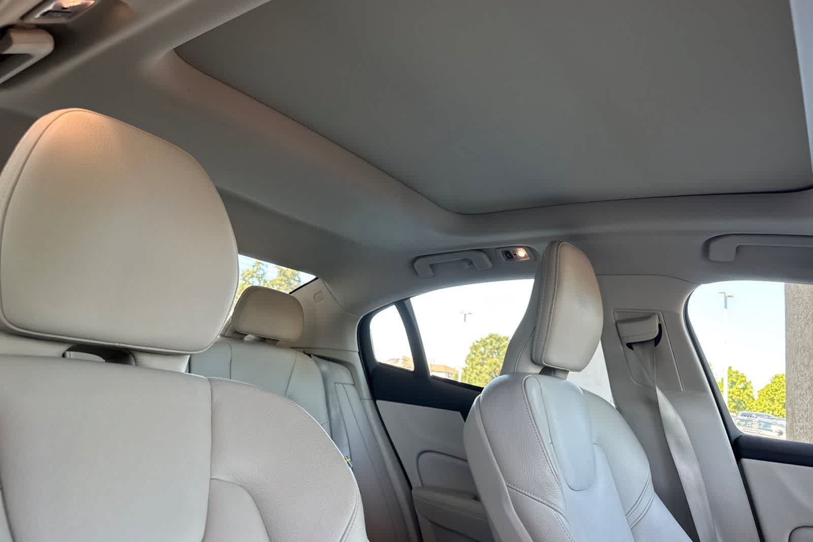 Used 2019 Volvo S60 T6 Momentum w/ Premium Package AWD/4WD image 17