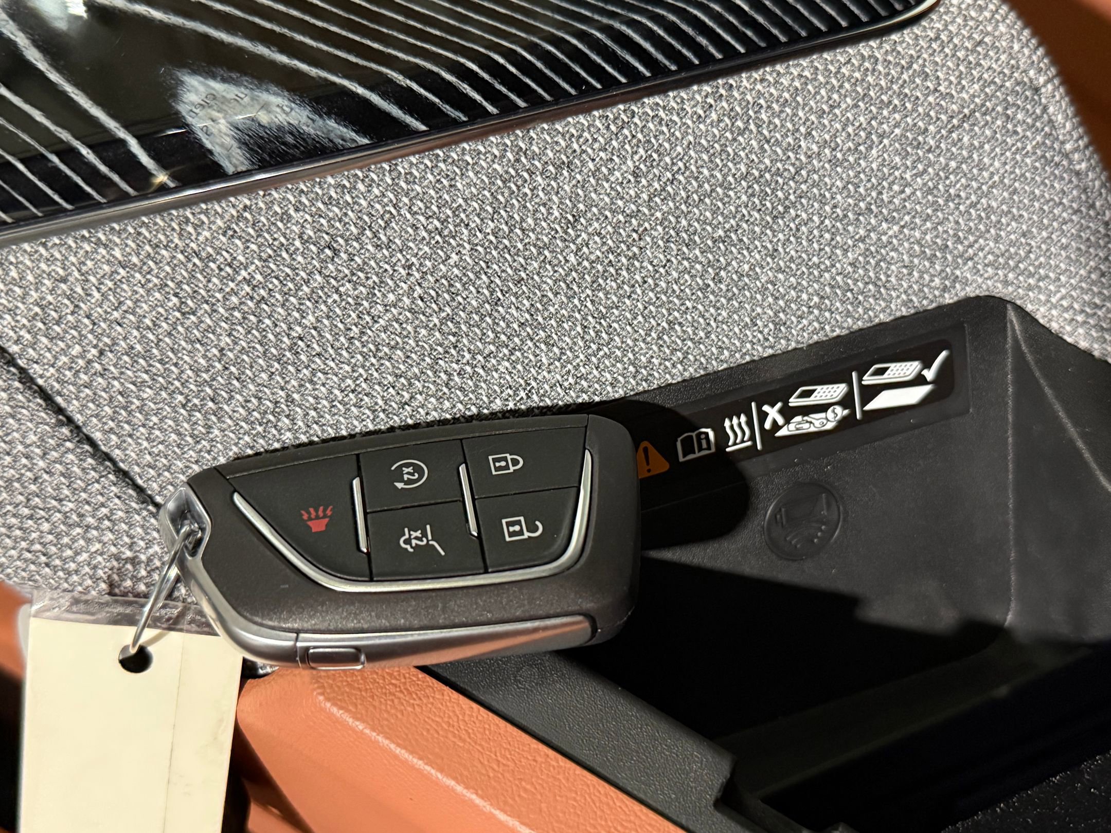 New 2026 Cadillac Optiq Luxury 2 image 39