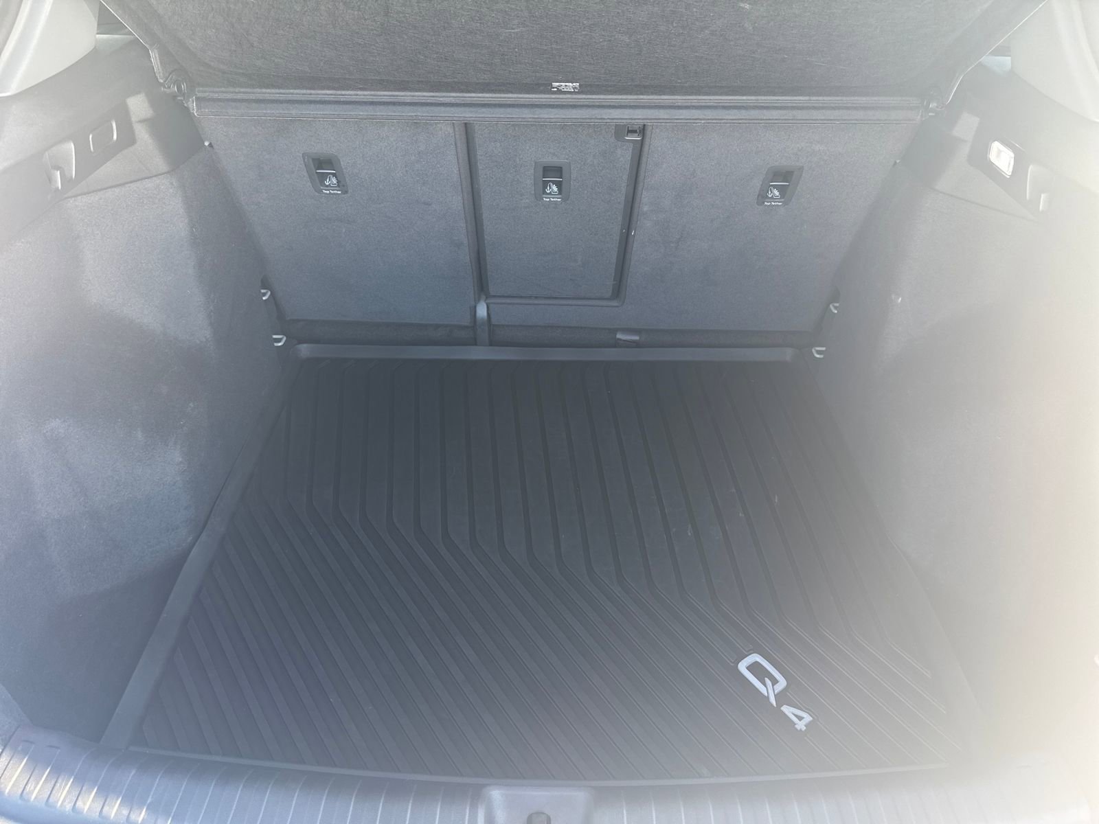 Used 2024 Audi Q4 e-tron Premium image 24