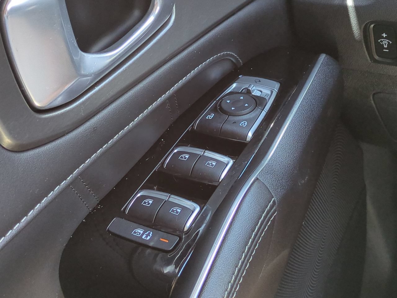 Certified 2023 Kia Sorento SX AWD/4WD image 24