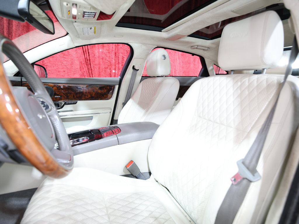 Used 2017 Jaguar XJ L Portfolio RWD image 13