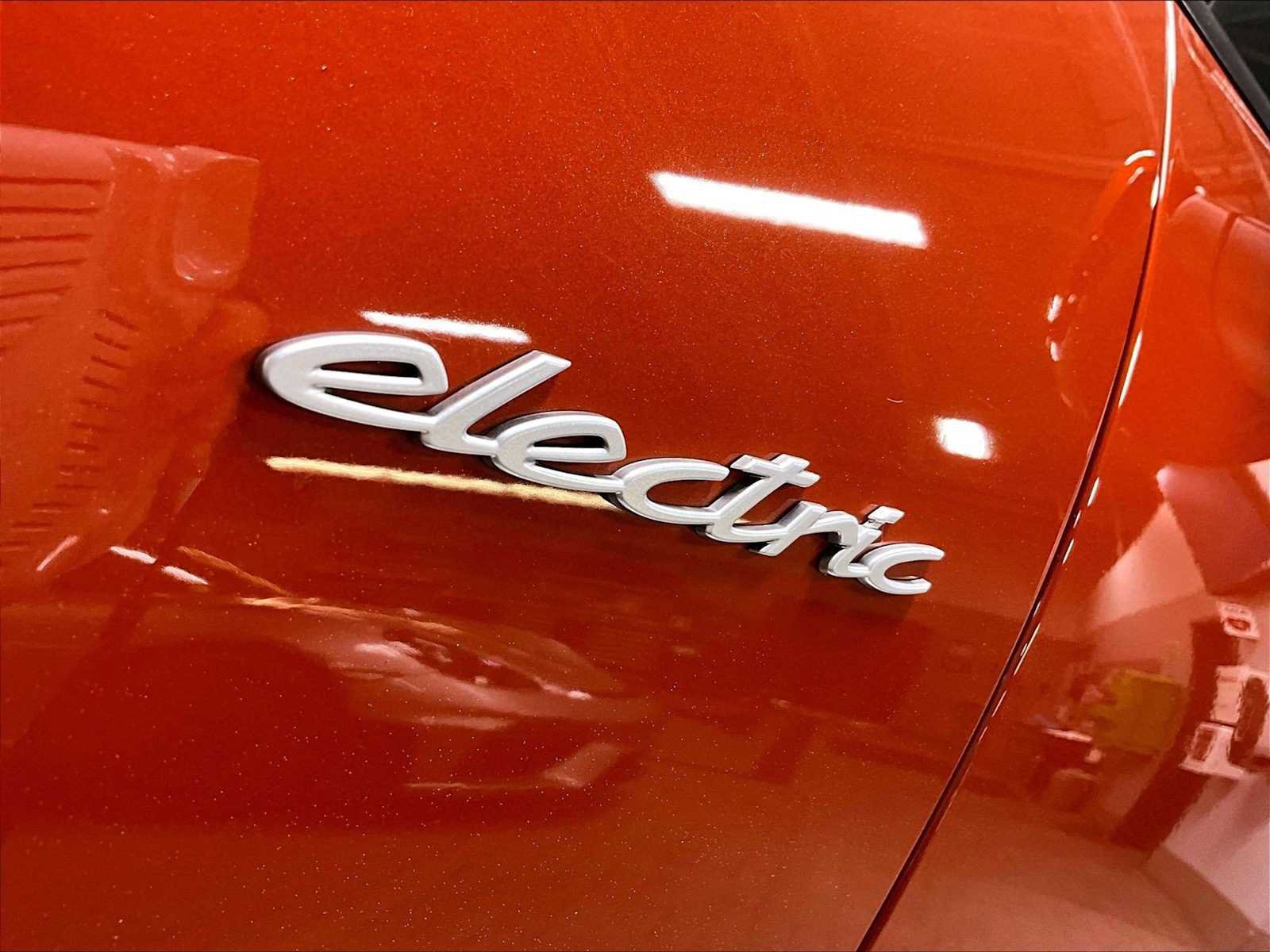 Used 2025 Porsche Macan Electric image 38