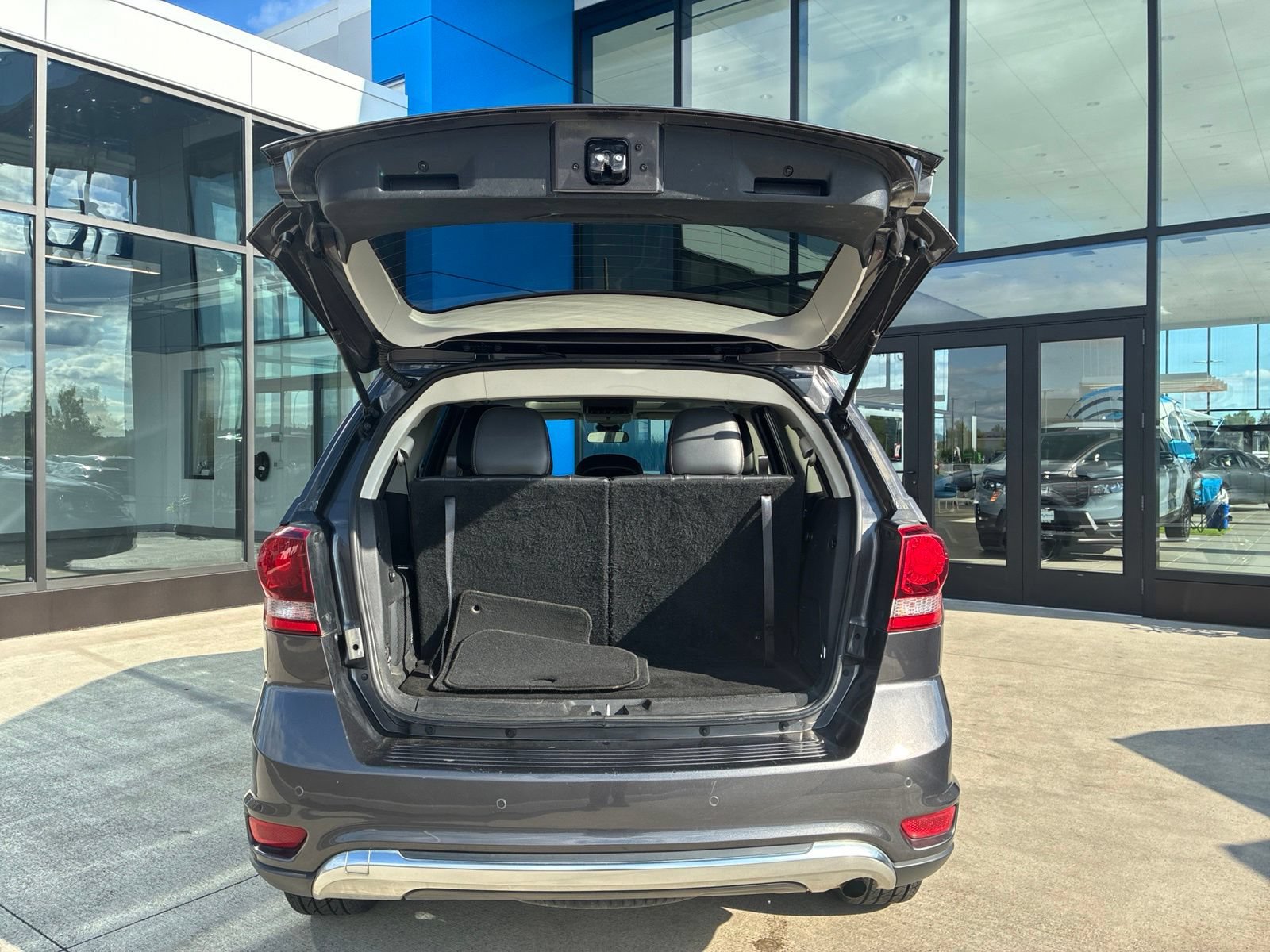 Used 2018 Dodge Journey Crossroad w/ Nav & Sun Group FWD image 13