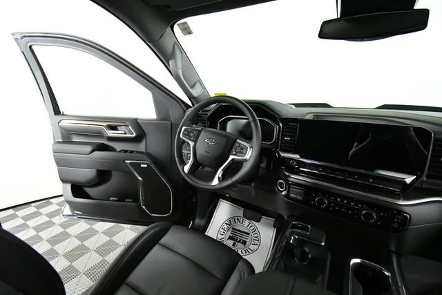 Used 2026 Chevrolet Silverado 1500 LT Trail Boss w/ Convenience Package II image 19