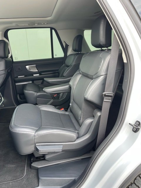 Used 2025 Ford Expedition Platinum w/ Driver's Package image 16