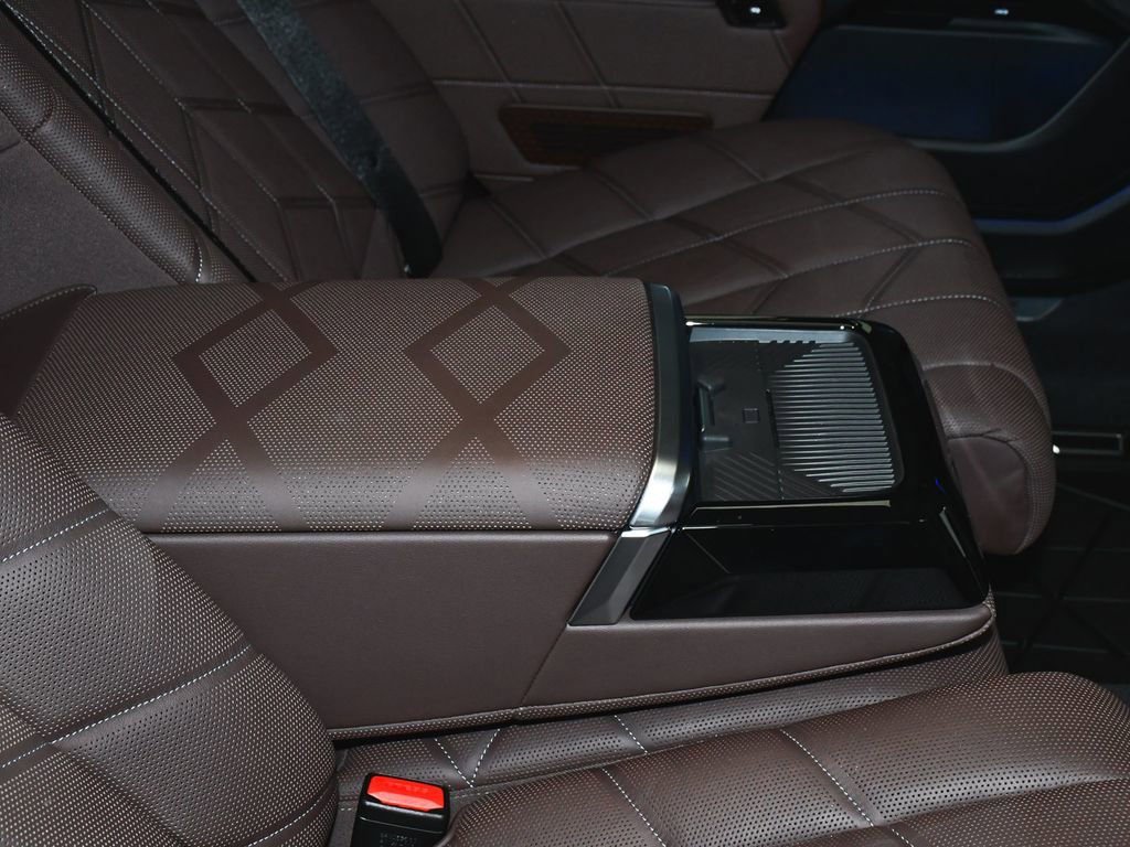 Used 2024 BMW i7 xDrive60 image 61