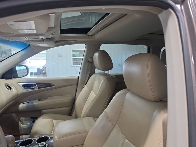 Used 2015 Nissan Pathfinder SL w/ SL Premium Package AWD/4WD image 17