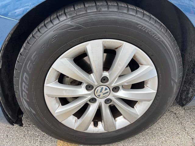 Used 2018 Volkswagen Beetle 2.0T S FWD image 8