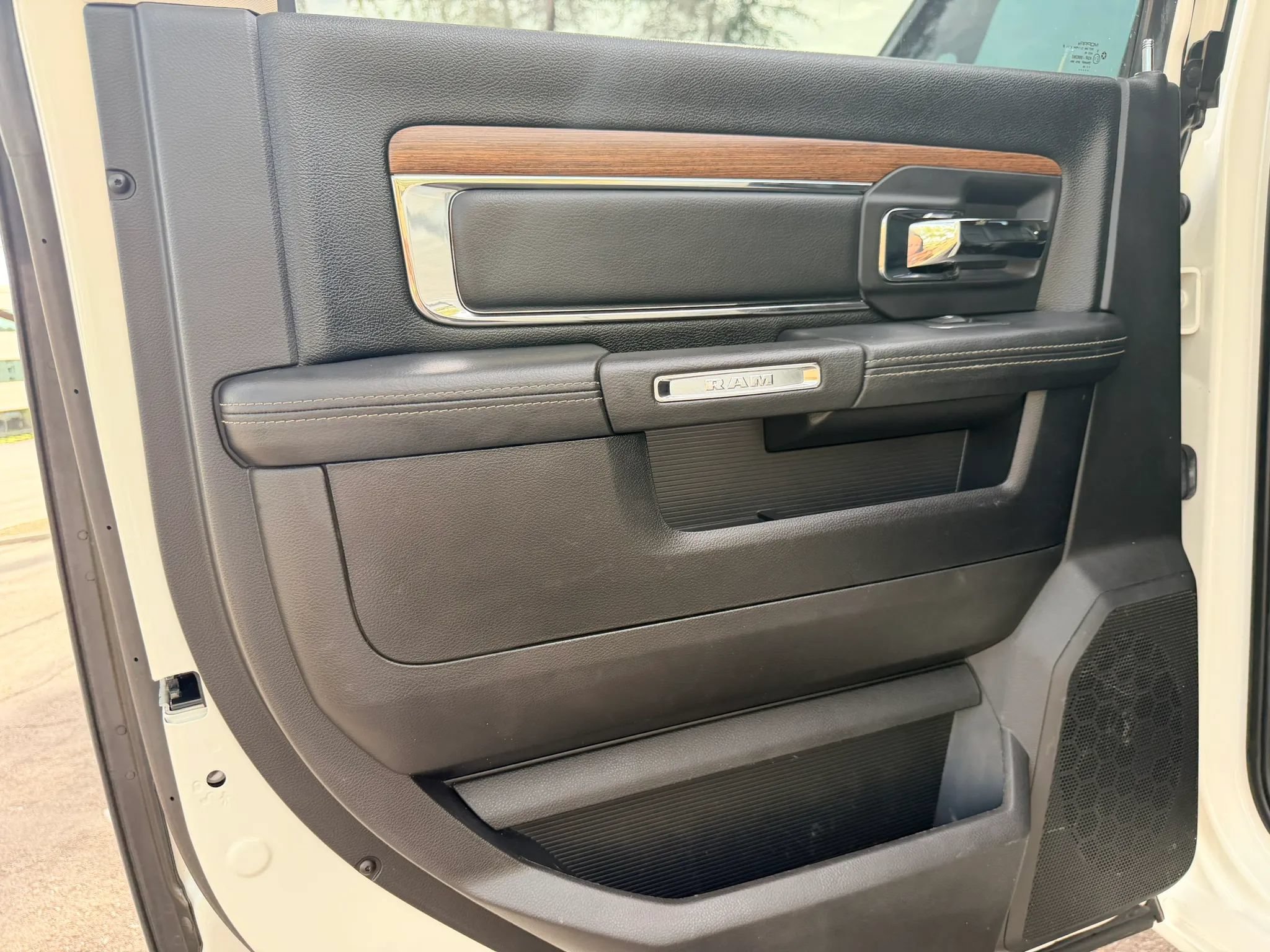 Used 2016 RAM 2500 Laramie AWD/4WD image 28