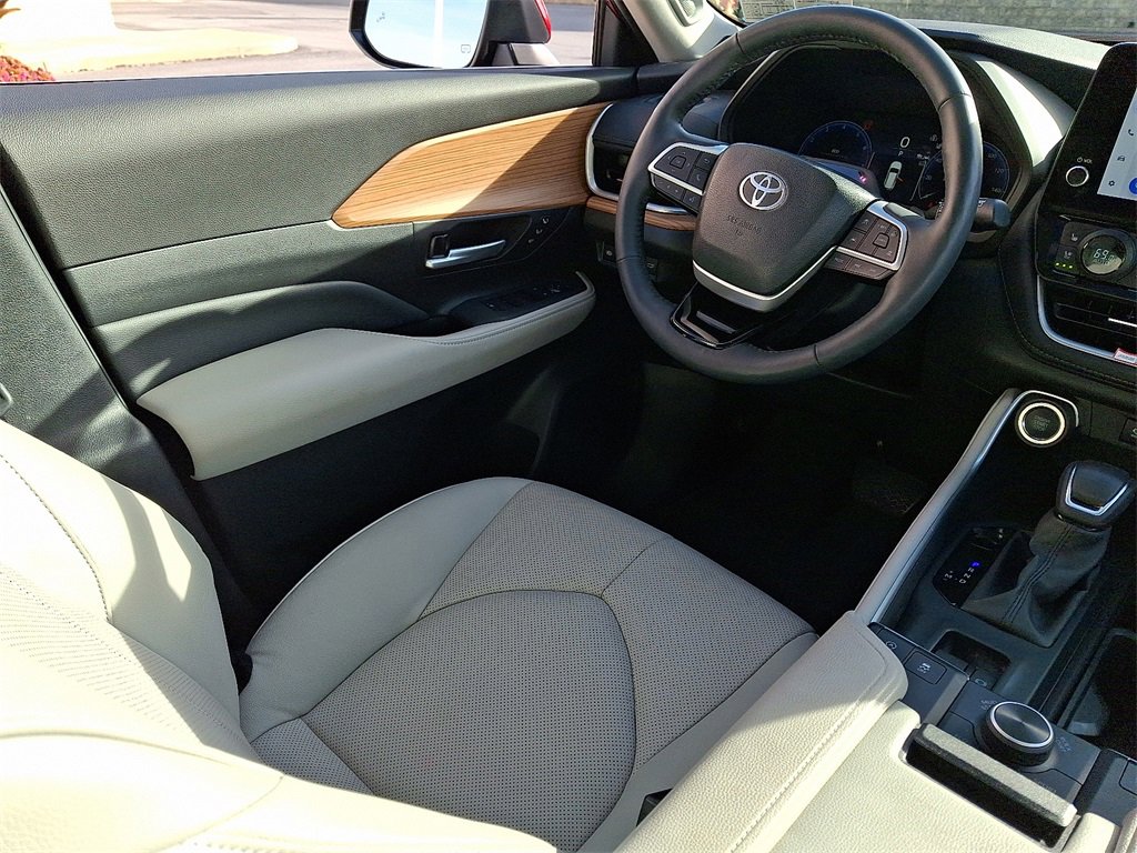 Certified 2025 Toyota Grand Highlander AWD image 14