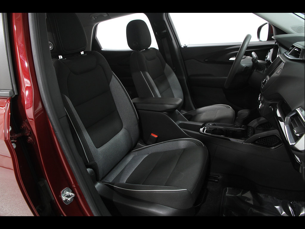 Certified 2022 Chevrolet TrailBlazer LT w/ LPO, Blackout Package AWD/4WD image 18