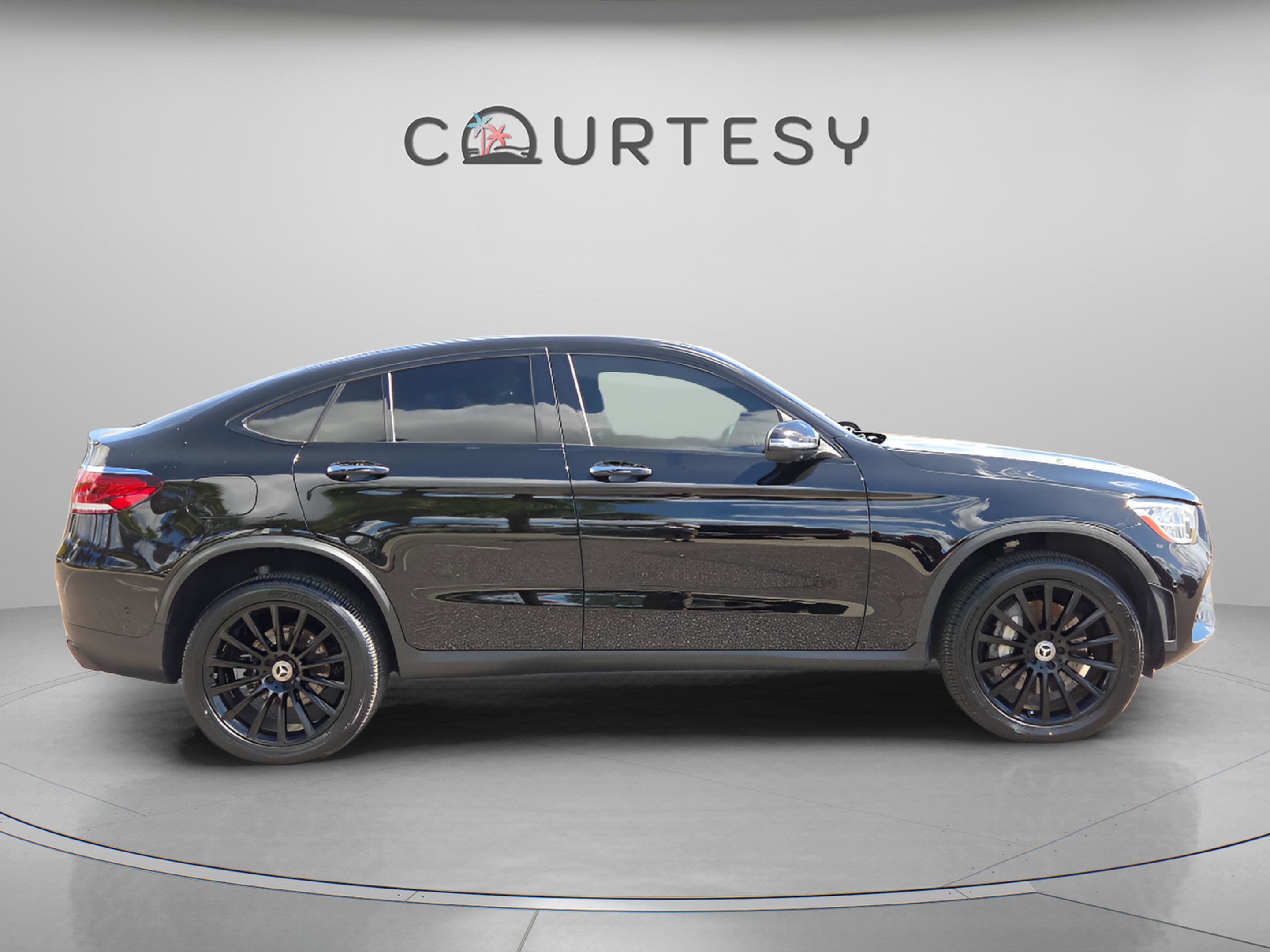 Used 2023 Mercedes-Benz GLC 300 4MATIC Coupe image 7