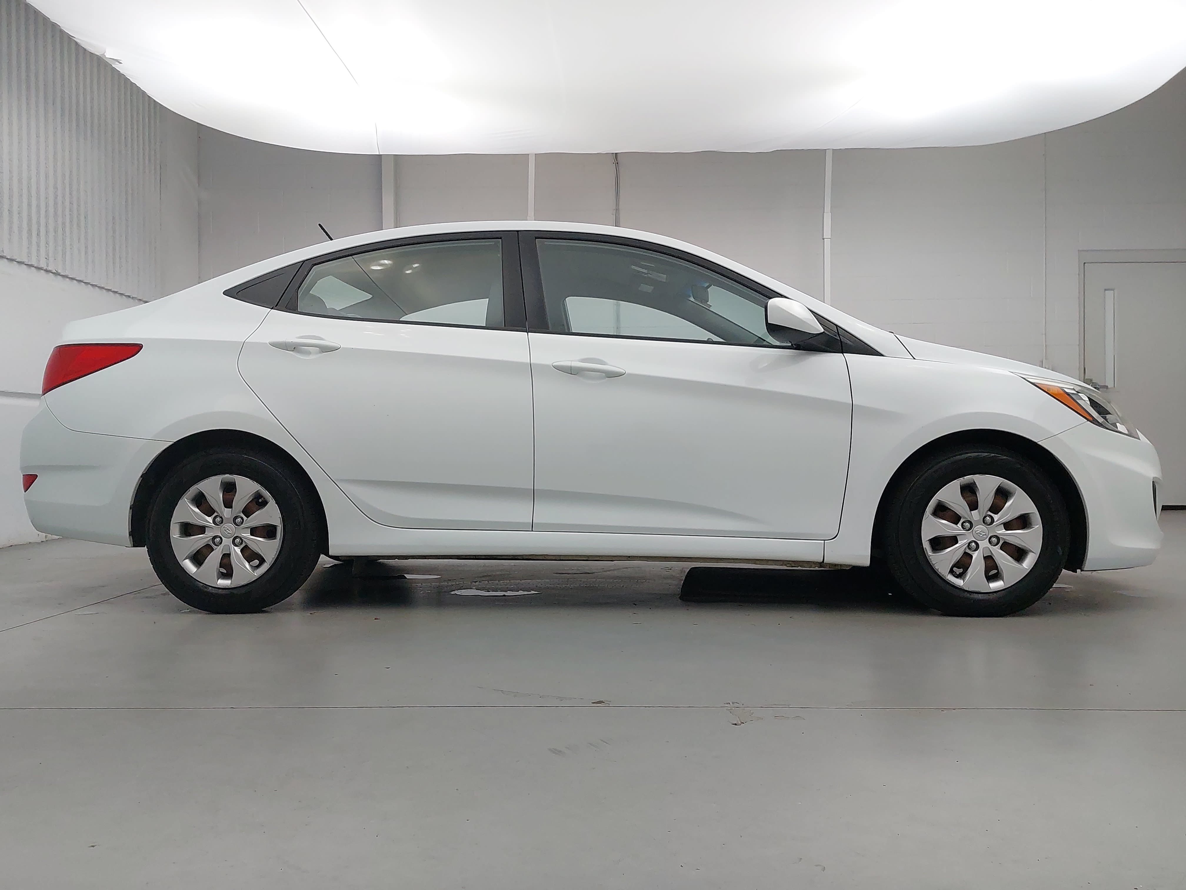 Used 2016 Hyundai Accent SE FWD image 8