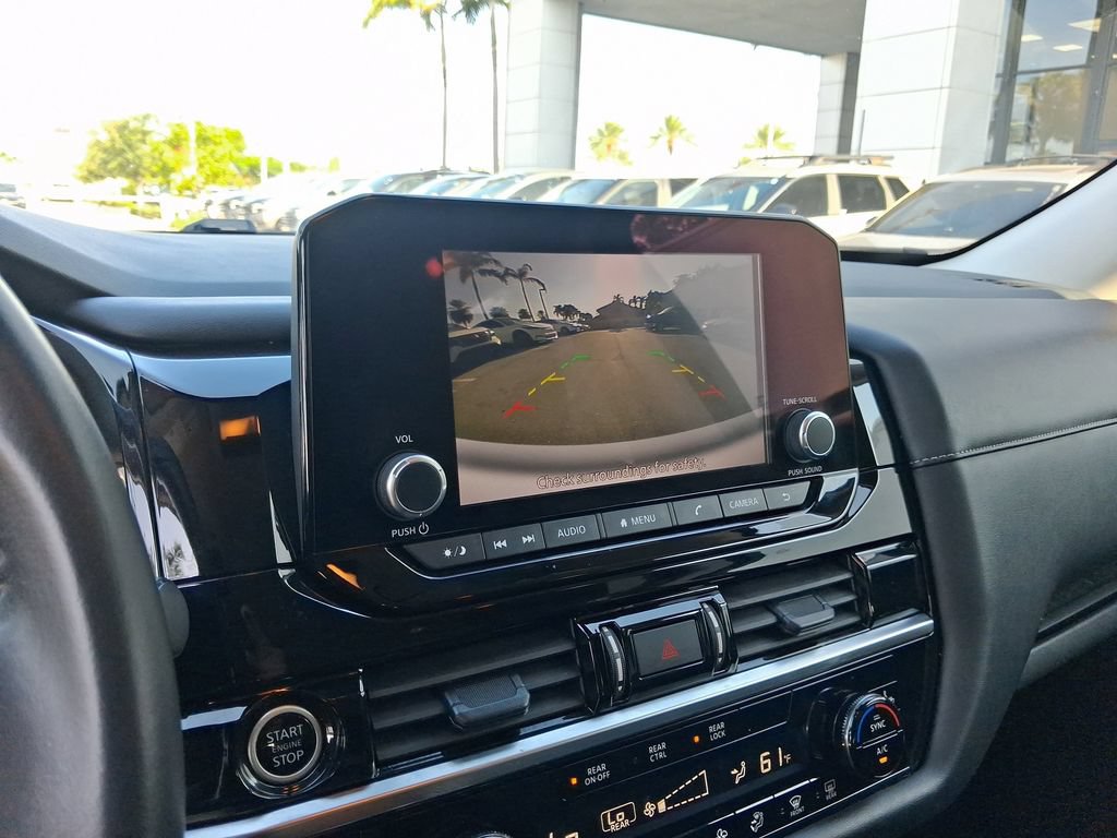 Used 2024 Nissan Pathfinder SV FWD image 24