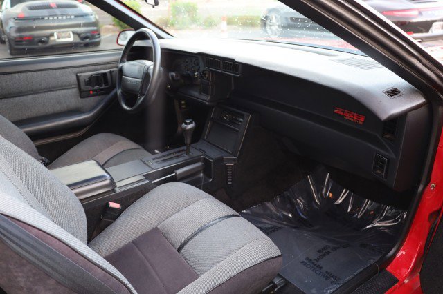 Used 1990 Chevrolet Camaro IROC-Z RWD image 40