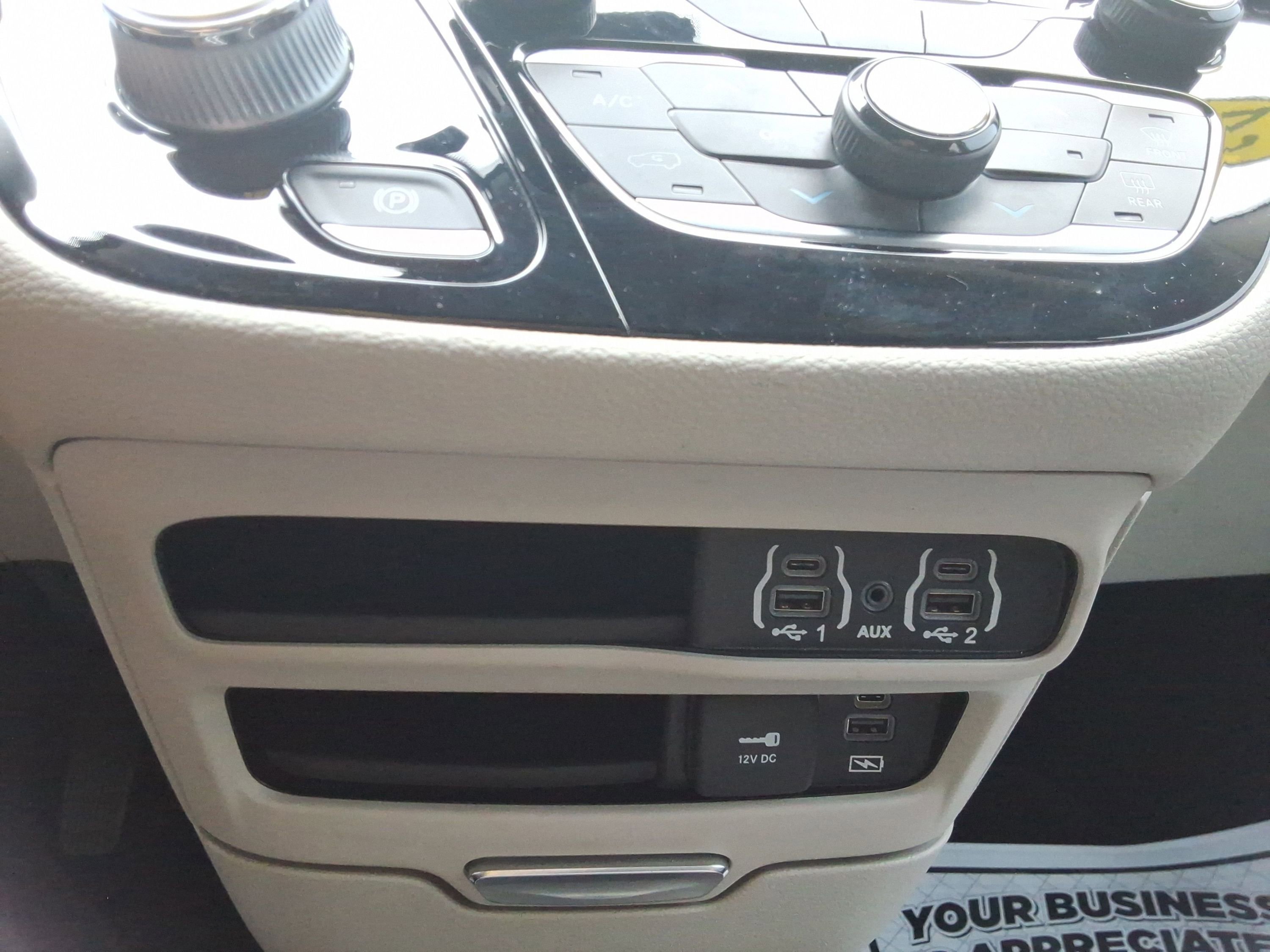 Used 2022 Chrysler Pacifica Touring-L image 17