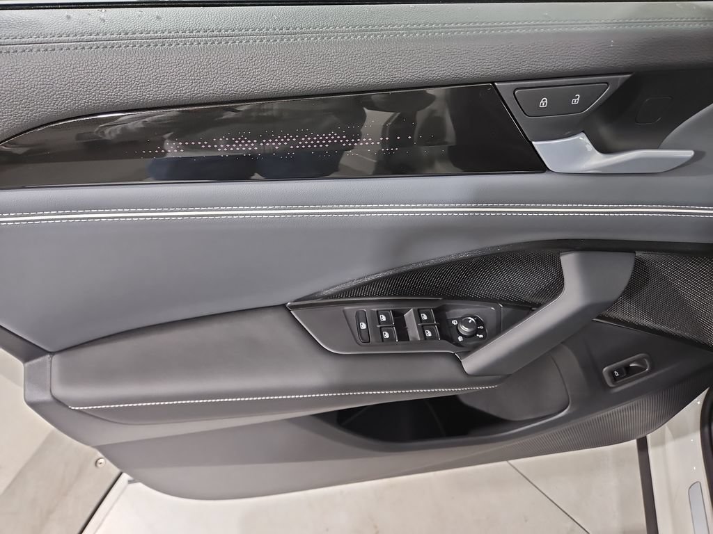 New 2026 Volkswagen Tiguan SEL R-Line AWD/4WD image 10