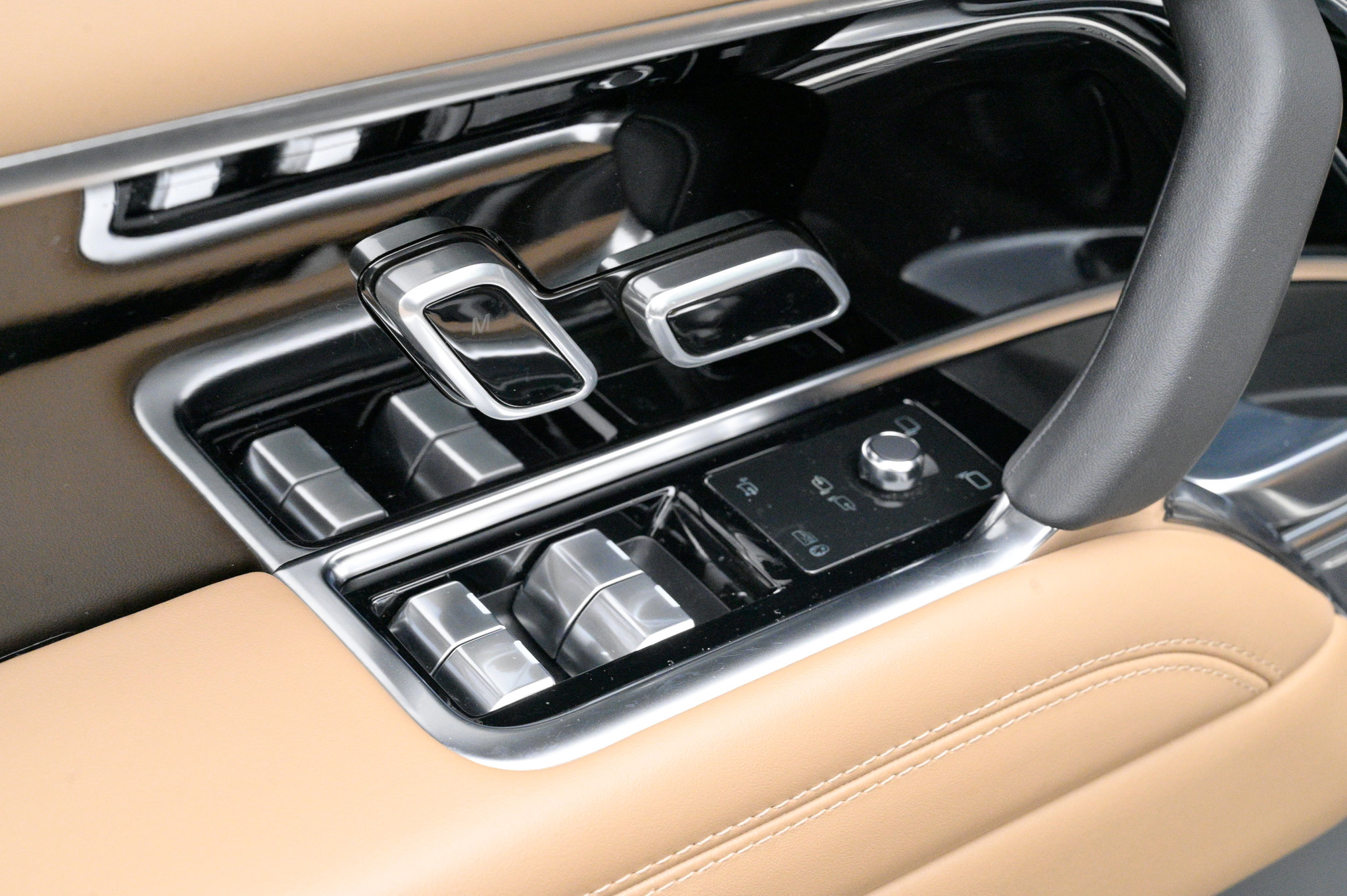 Used 2023 Land Rover Range Rover SE image 20