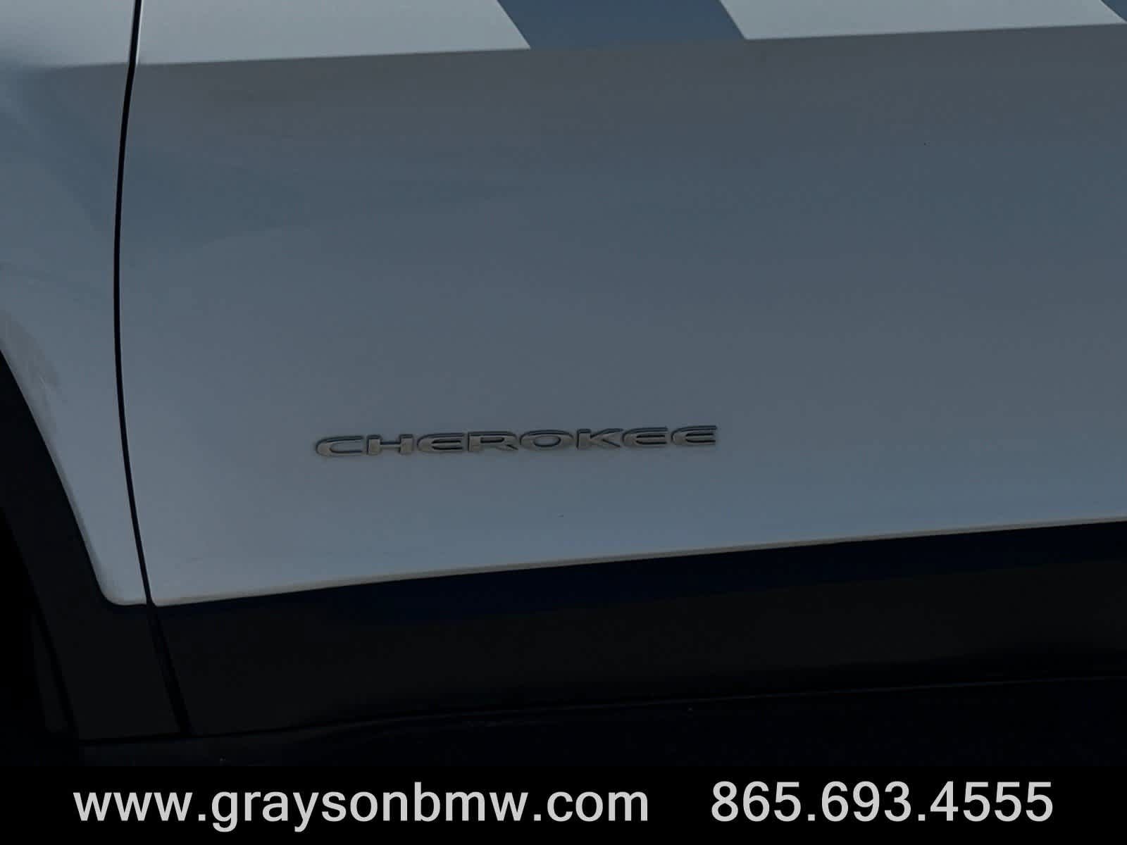 Used 2021 Jeep Cherokee Latitude Lux w/ Sun & Sound Group AWD/4WD image 10