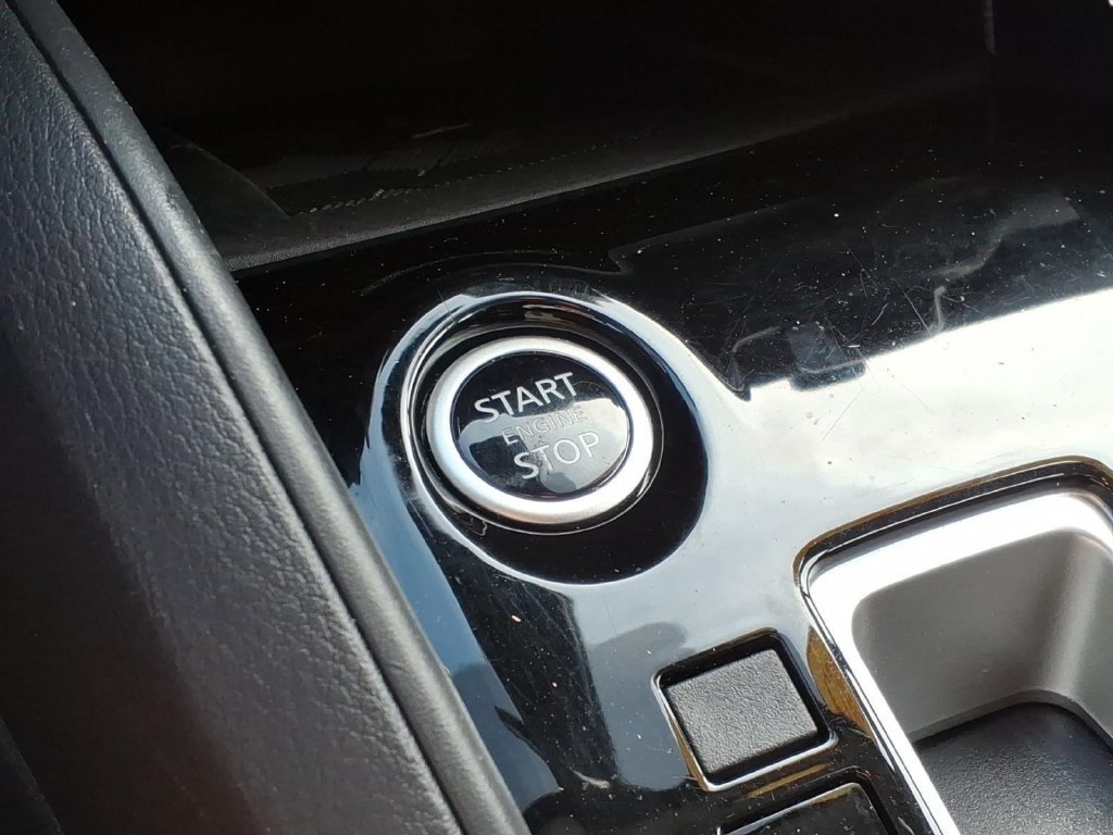 Used 2025 Nissan Versa SV FWD image 19