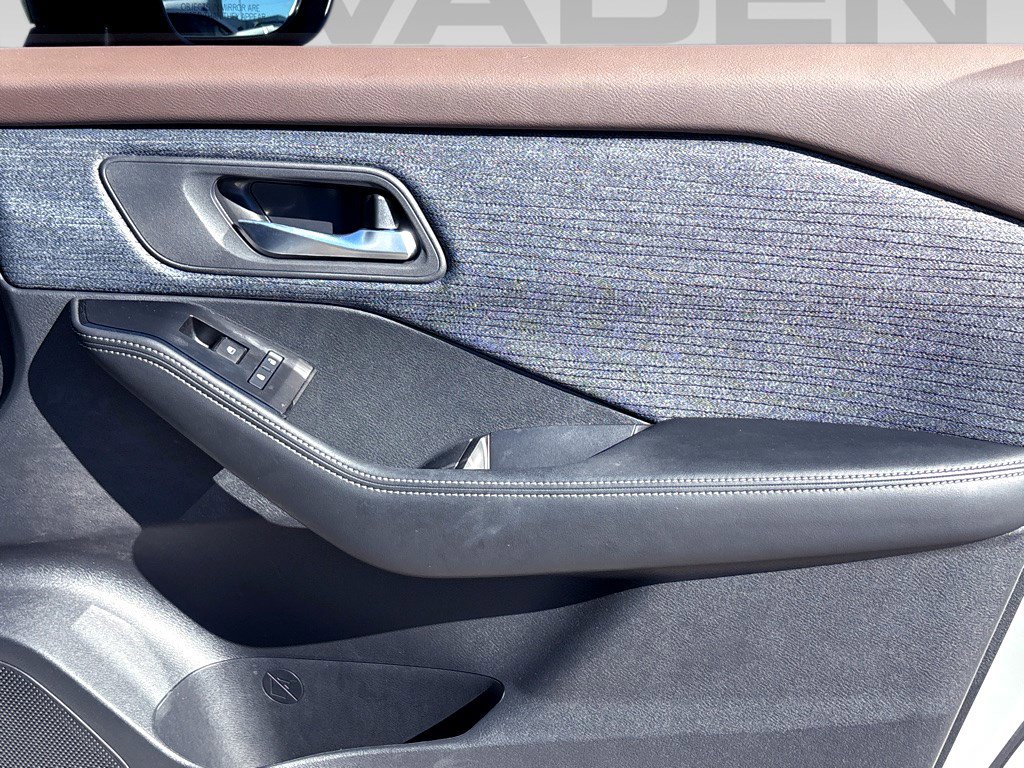 Used 2023 Nissan Rogue SV image 11