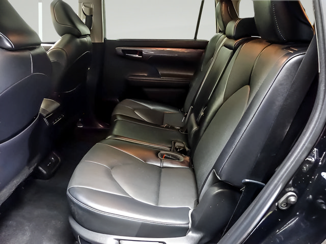 Used 2022 Toyota Highlander Limited AWD/4WD image 11