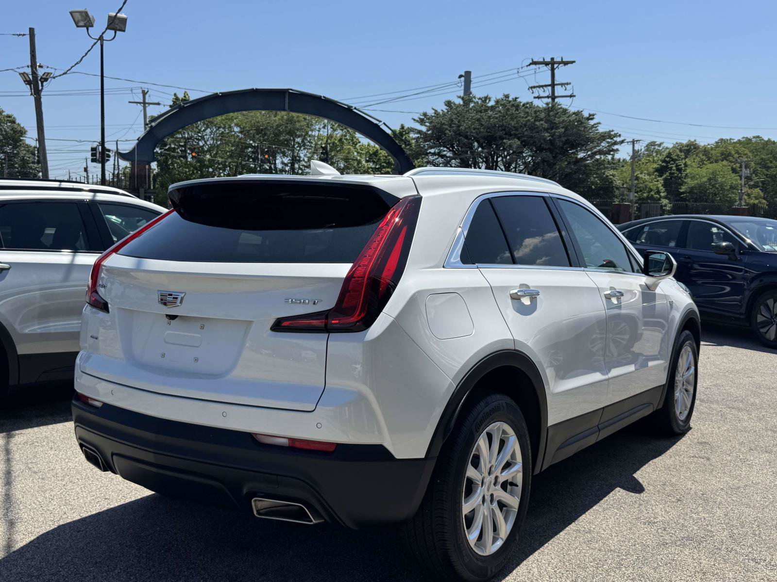 Certified 2023 Cadillac XT4 Luxury w/ Cold Weather Package AWD/4WD image 6