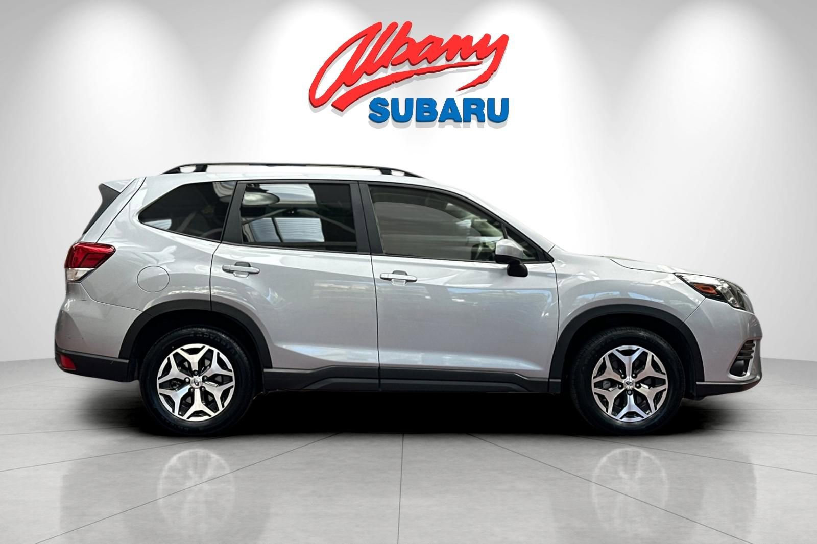 Used 2022 Subaru Forester Premium image 3