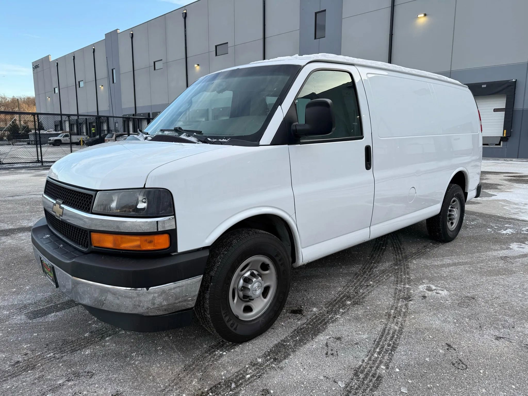 Used 2017 Chevrolet Express 3500 image 2