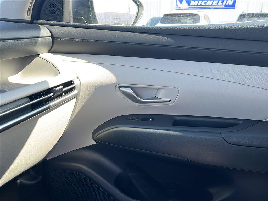 Certified 2025 Hyundai Tucson SEL AWD/4WD image 6