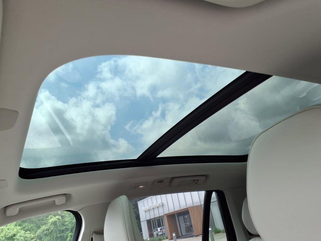 Certified 2023 Volvo XC90 T8 Plus w/ Protection Package image 11